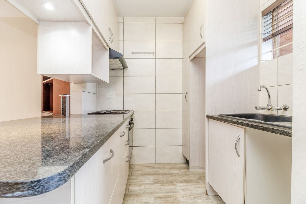 Renovated Garden Unit - Photo 5