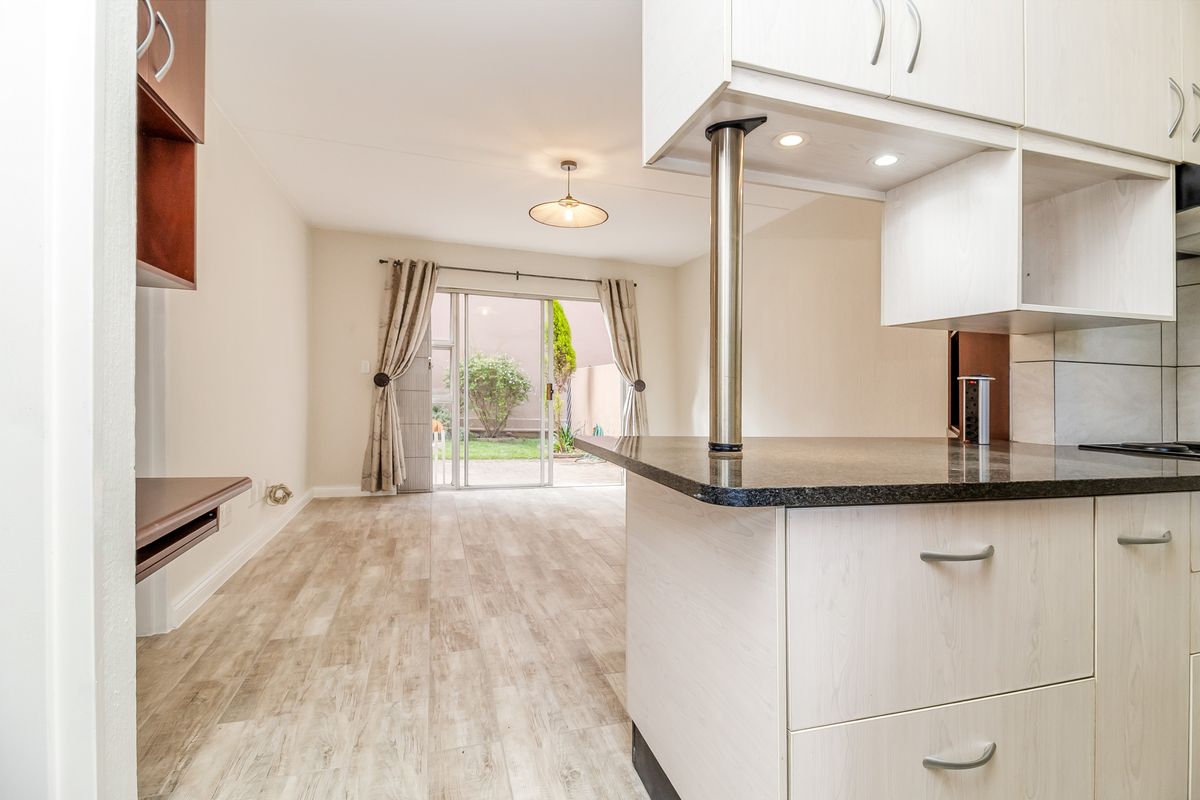 Renovated Garden Unit - Photo 4