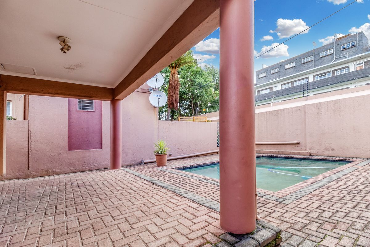 Renovated Garden Unit - Photo 3