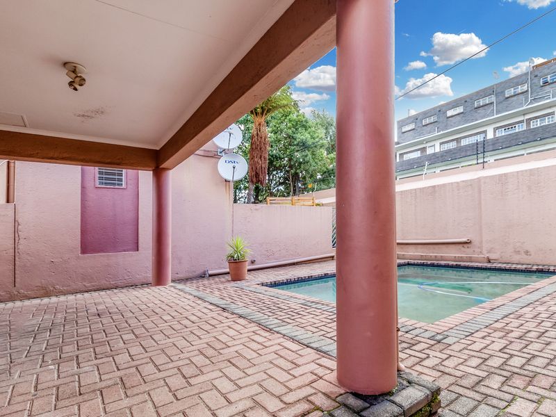 Renovated Garden Unit - Photo 3