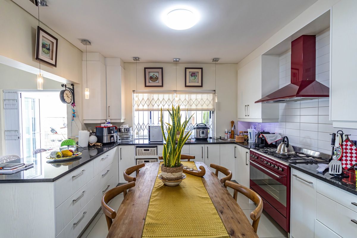 House Pending Sale In Yzerfontein - Photo 3