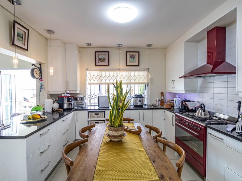 House Pending Sale In Yzerfontein - Photo 3