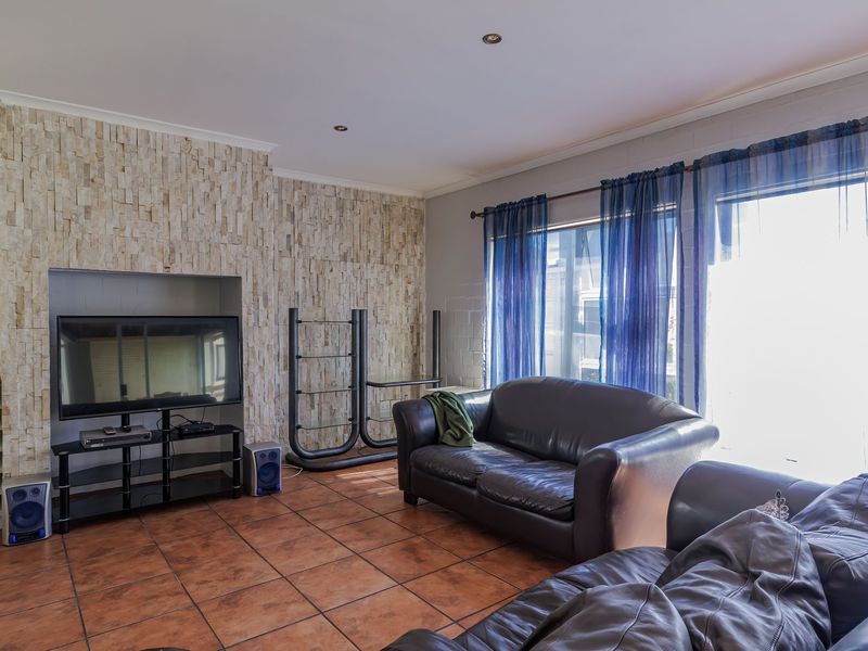 3 Bedroom House To Rent – Waterfront - Photo 6