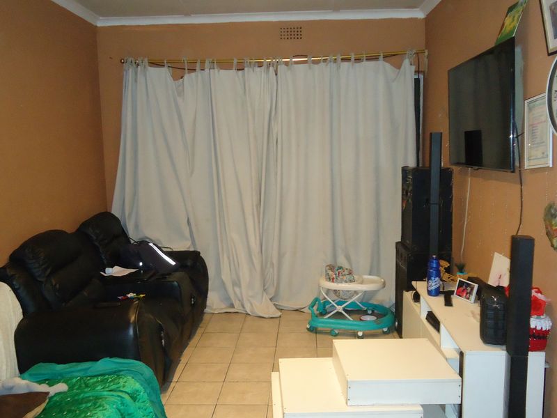 House For Sale In Macassar - Photo 10