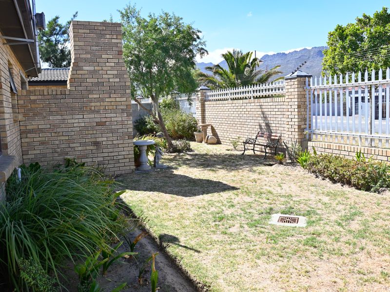 Beautifully Maintained 3 Bedroom Home For Sale In Fairview Golf Estate - Photo 4