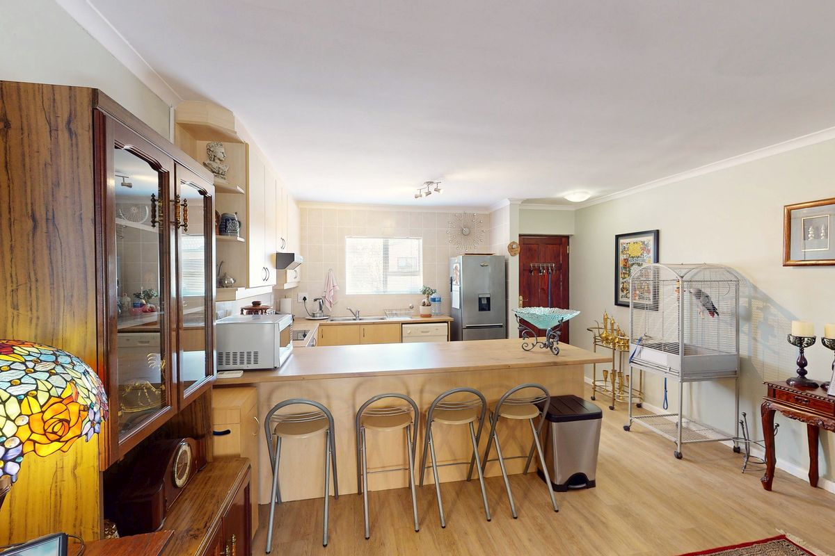 Beautifully Maintained 3 Bedroom Home For Sale In Fairview Golf Estate - Photo 5