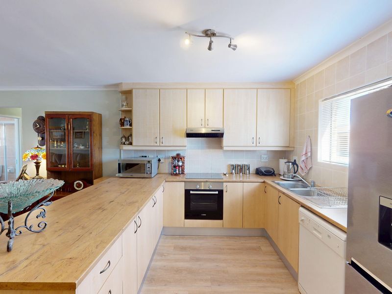 Beautifully Maintained 3 Bedroom Home For Sale In Fairview Golf Estate - Photo 7