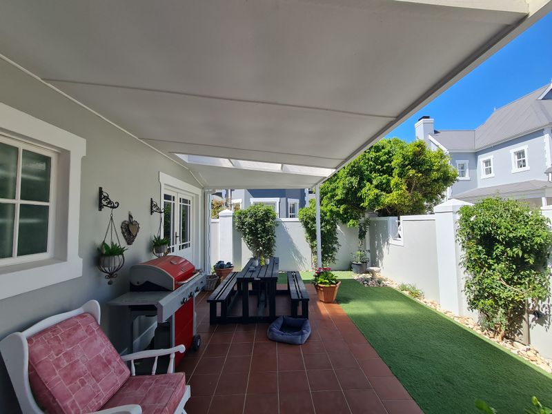 Beautiful Victorian Family Home in sought after Village Green, Greenways Golf Estate - Photo 3
