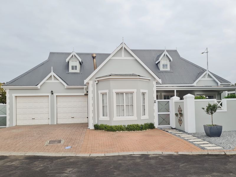 Beautiful Victorian Family Home in sought after Village Green, Greenways Golf Estate - Photo 2
