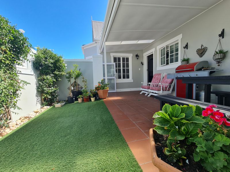 Beautiful Victorian Family Home in sought after Village Green, Greenways Golf Estate - Photo 4