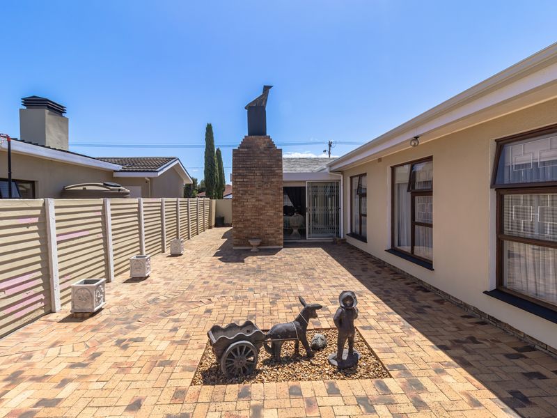 Warmth, Space & Location in the Heart of Goodwood Park - Photo 10