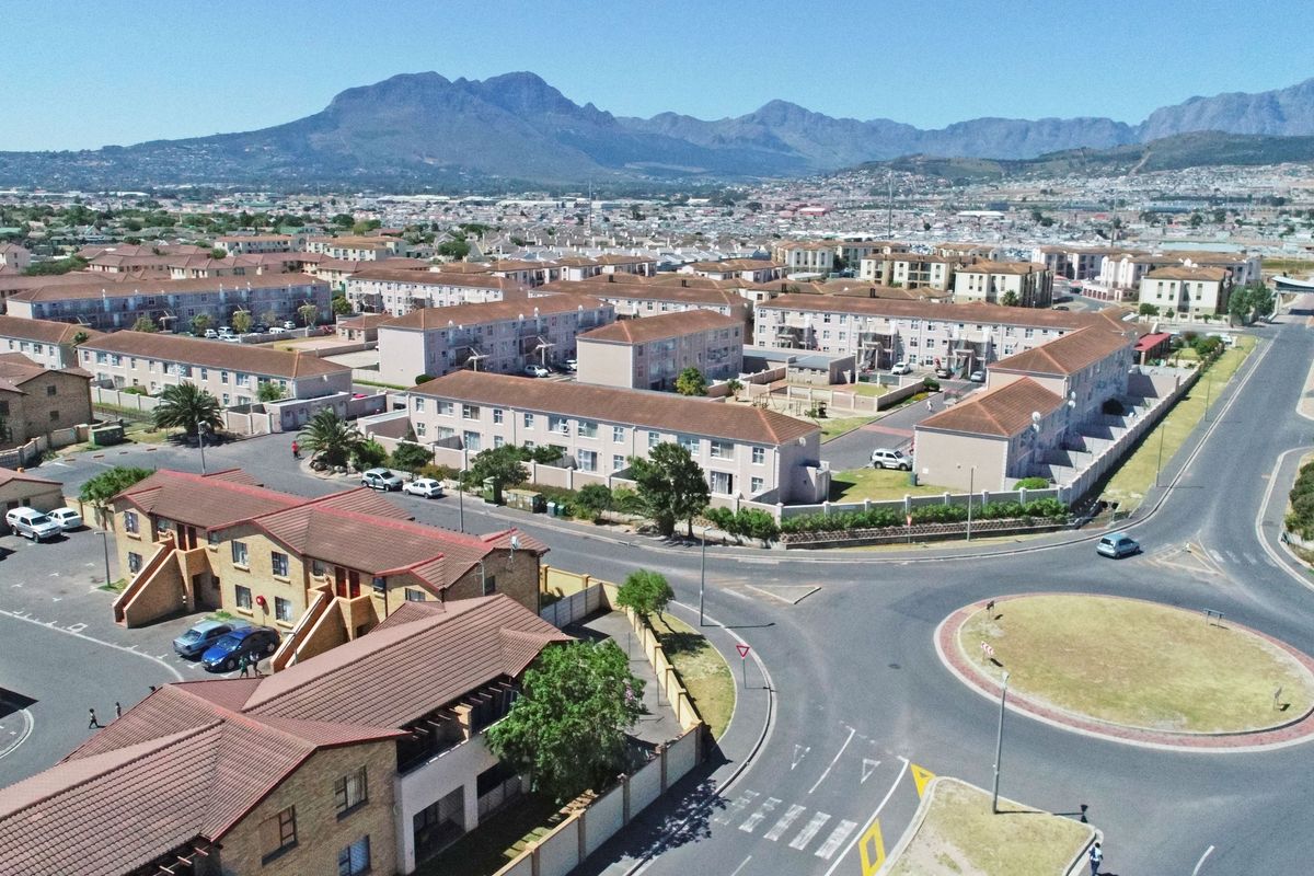 Ground Floor Apartment - Photo 2