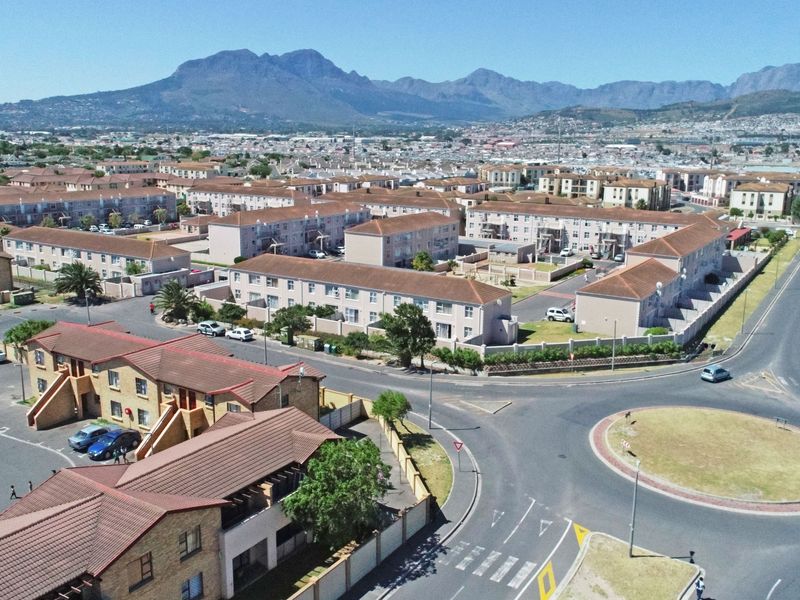 Ground Floor Apartment - Photo 2