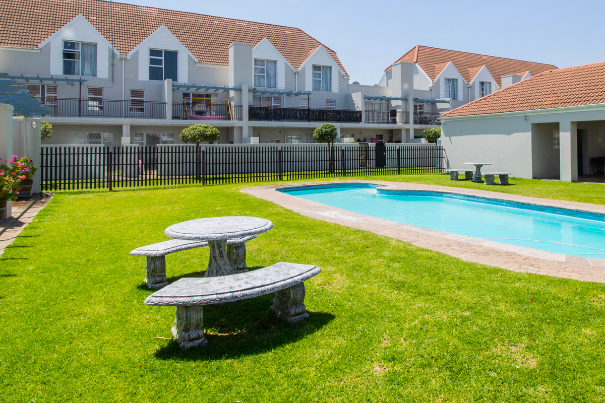 PERFECT STARTER HOME WITH VIEWS AND CHARACTER (PET FRIENDLY) - Photo 2