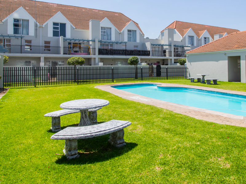 PERFECT STARTER HOME WITH VIEWS AND CHARACTER (PET FRIENDLY) - Photo 2