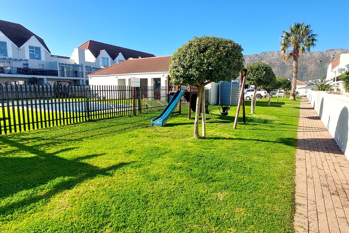 PERFECT STARTER HOME WITH VIEWS AND CHARACTER (PET FRIENDLY) - Photo 3