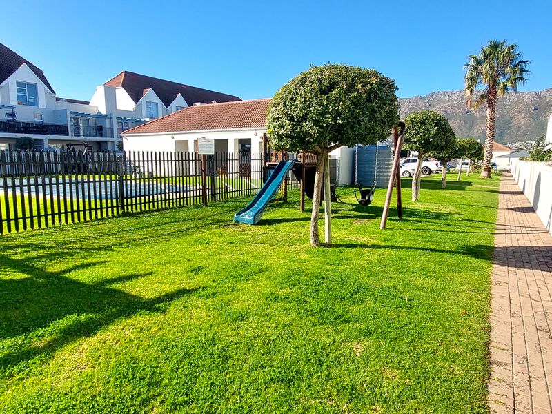 PERFECT STARTER HOME WITH VIEWS AND CHARACTER (PET FRIENDLY) - Photo 3