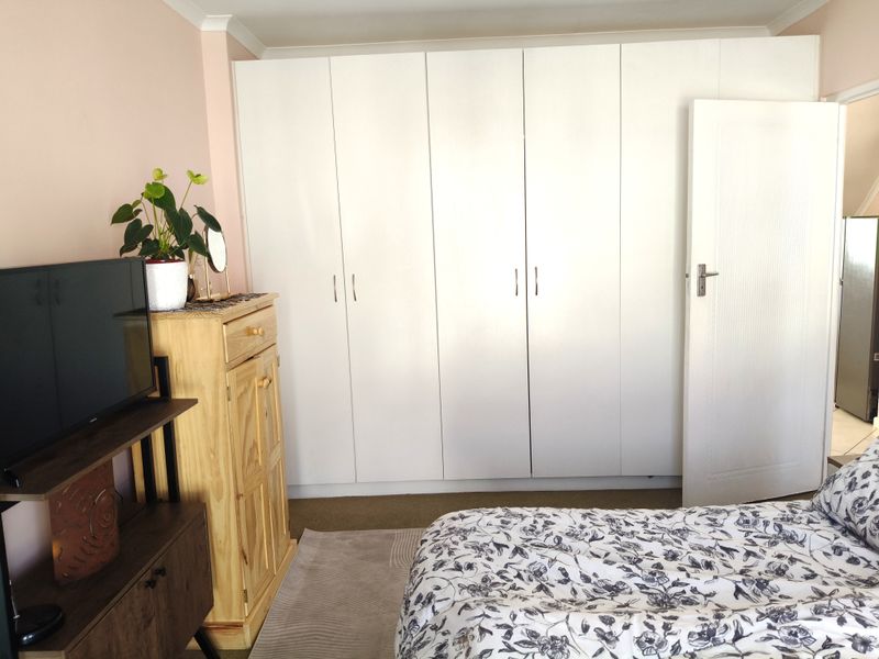 PERFECT STARTER HOME WITH VIEWS AND CHARACTER (PET FRIENDLY) - Photo 9