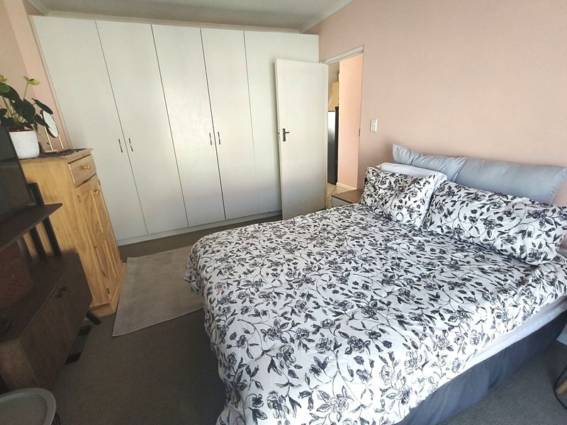 PERFECT STARTER HOME WITH VIEWS AND CHARACTER (PET FRIENDLY) - Photo 8