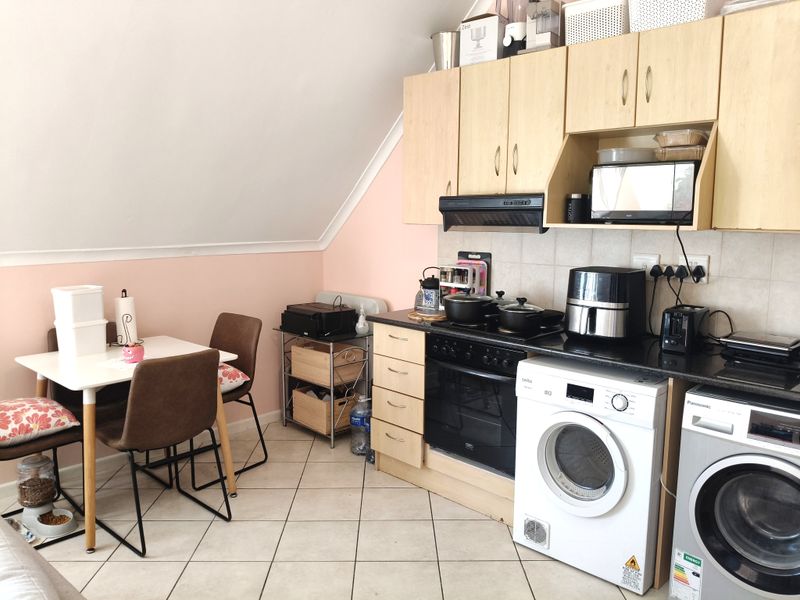 PERFECT STARTER HOME WITH VIEWS AND CHARACTER (PET FRIENDLY) - Photo 7