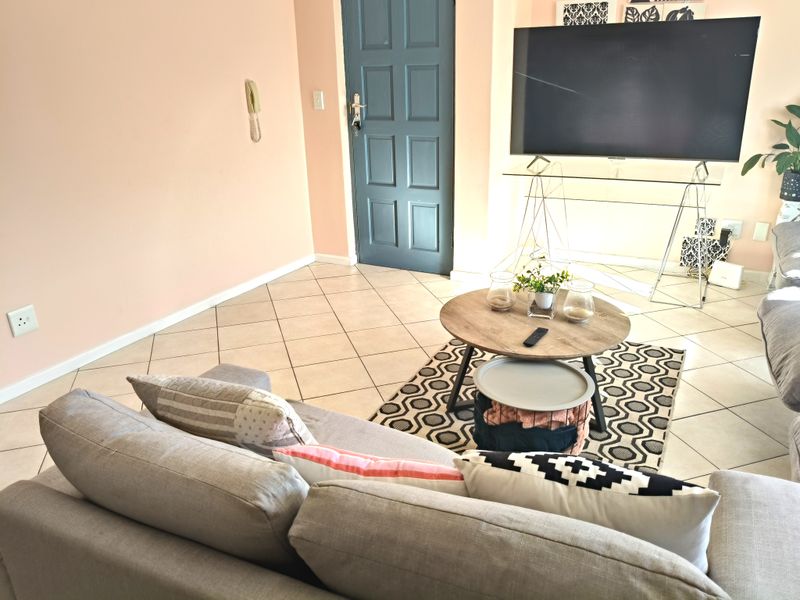 PERFECT STARTER HOME WITH VIEWS AND CHARACTER (PET FRIENDLY) - Photo 6