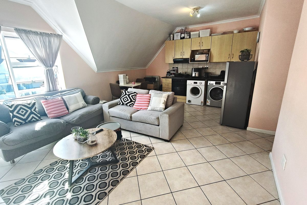 PERFECT STARTER HOME WITH VIEWS AND CHARACTER (PET FRIENDLY) - Photo 5