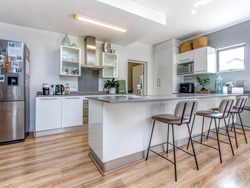 Large 3 bedroom family home - Photo 8