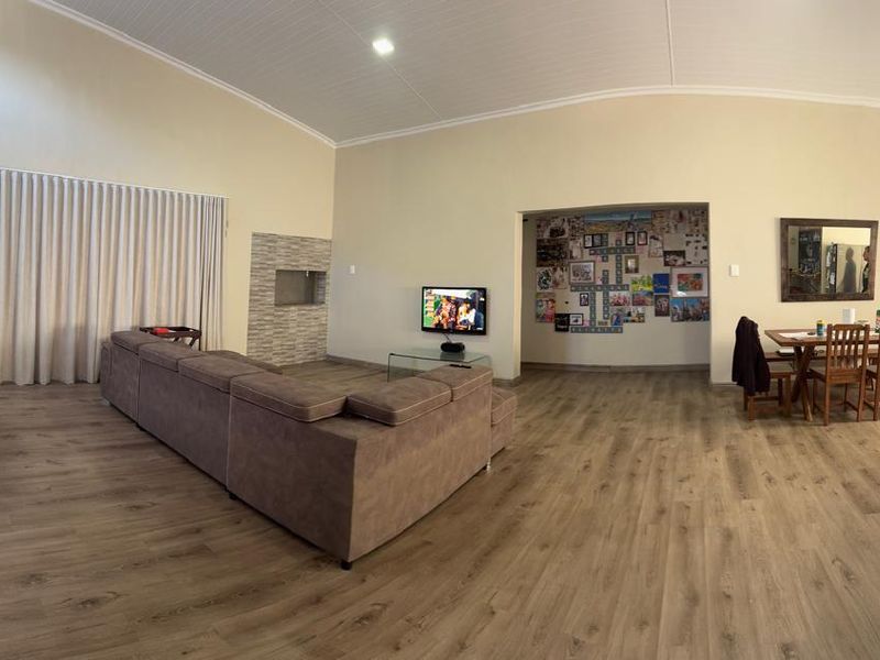 Modern 4-Bedroom Home with Entertainment Area & Off-Grid Power in Betty’s Bay - Photo 2