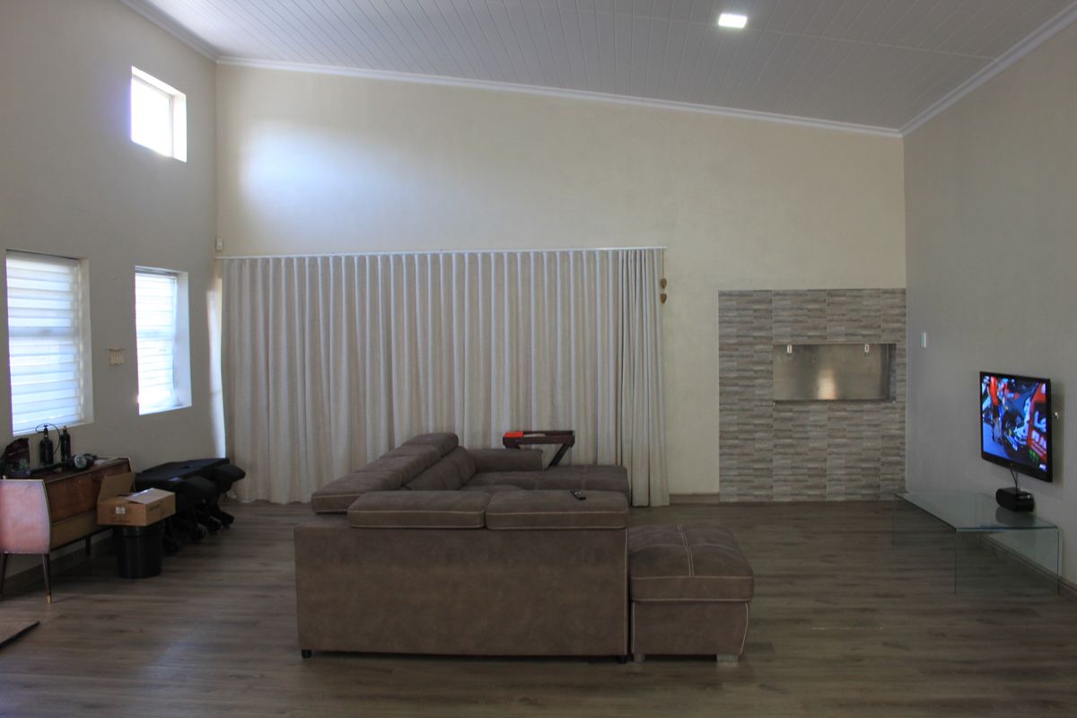 Modern 4-Bedroom Home with Entertainment Area & Off-Grid Power in Betty’s Bay - Photo 3