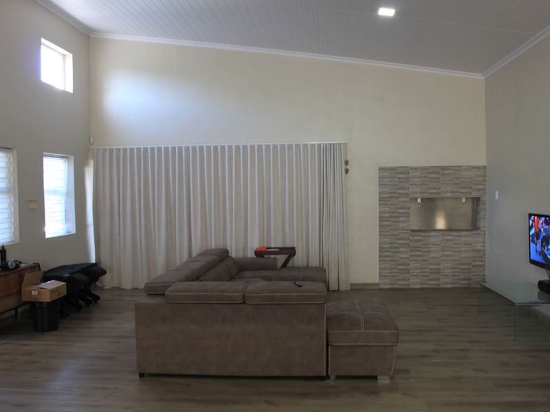 Modern 4-Bedroom Home with Entertainment Area & Off-Grid Power in Betty’s Bay - Photo 3