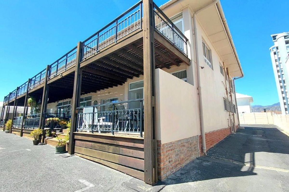 Your seaside escape awaits — just steps from the beach! - Photo 2