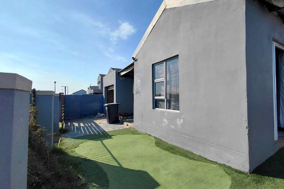 Add your personal touch to this property offering space and opportunity - Photo 3