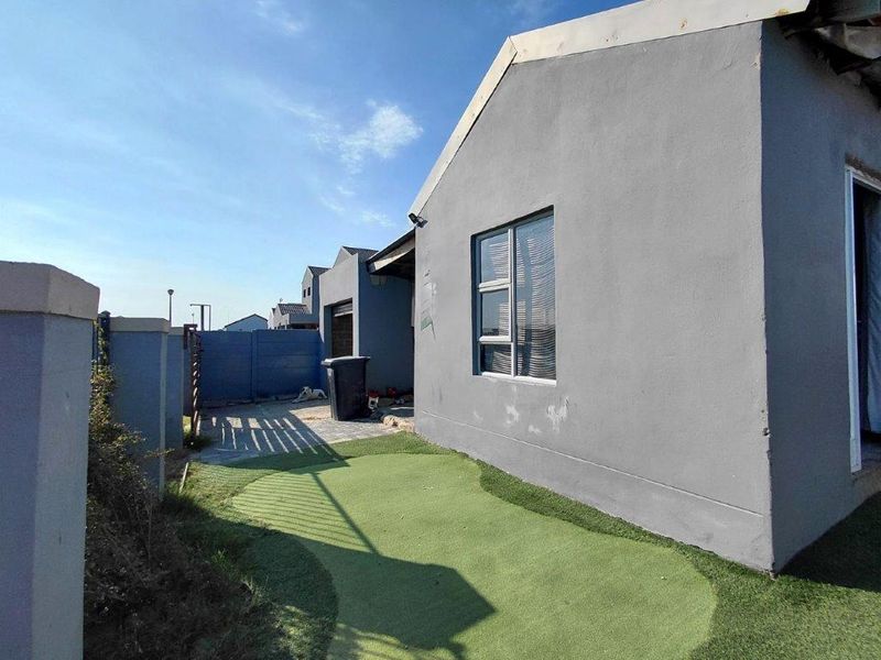 Add your personal touch to this property offering space and opportunity - Photo 3