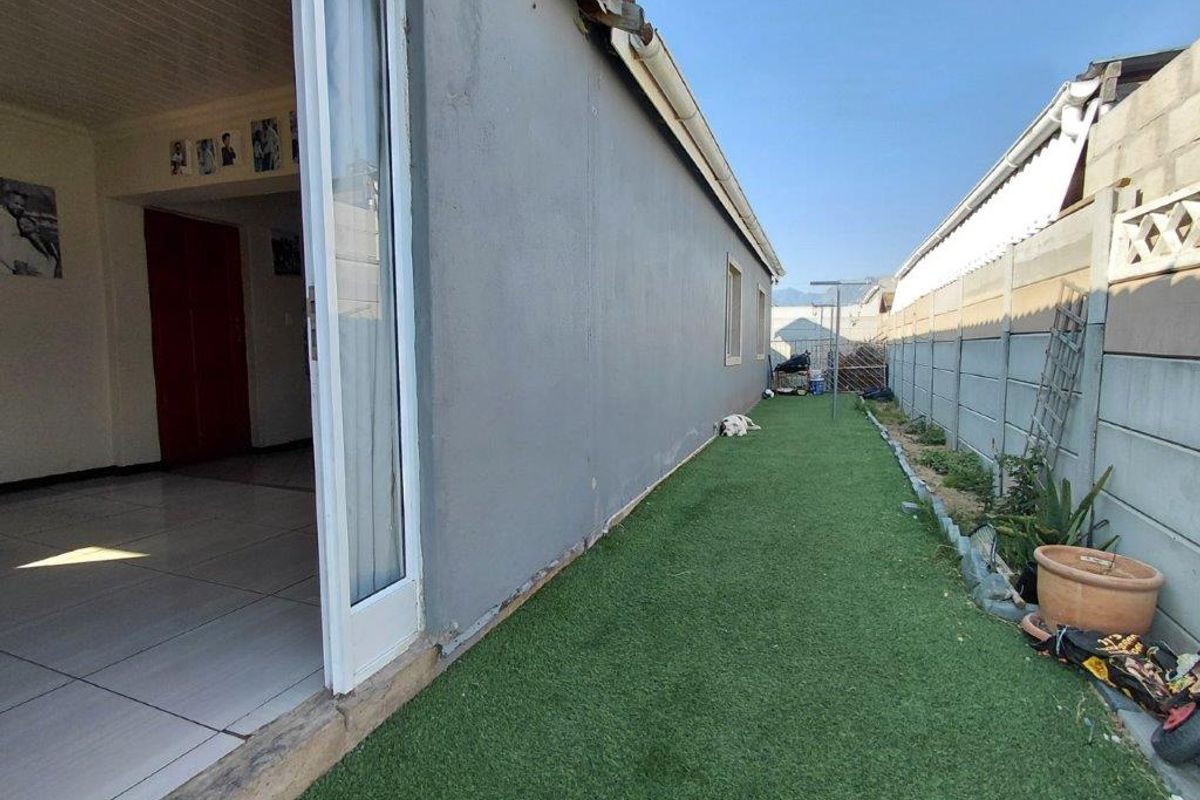 Add your personal touch to this property offering space and opportunity - Photo 4