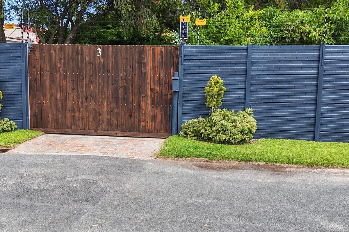 House For Sale In Kleinmond - Photo 2