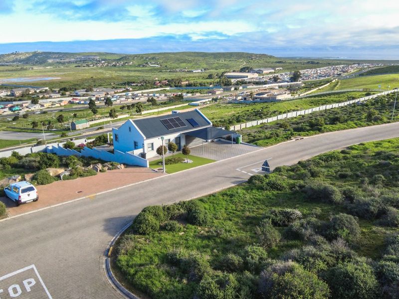 Secure, Scenic Seaside Living Above the Bay - Photo 10