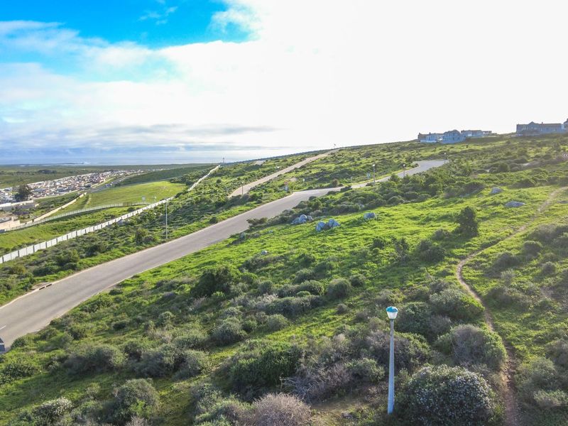 Secure, Scenic Seaside Living Above the Bay - Photo 9