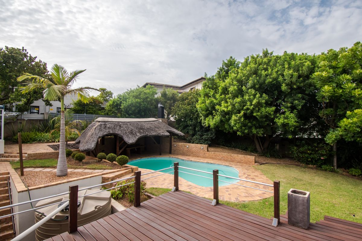 Space and solid foundations in prestigeous La Sandra - Photo 5