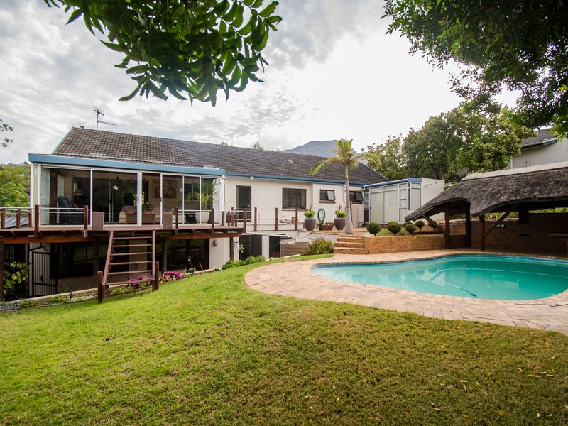 Space and solid foundations in prestigeous La Sandra - Photo 3