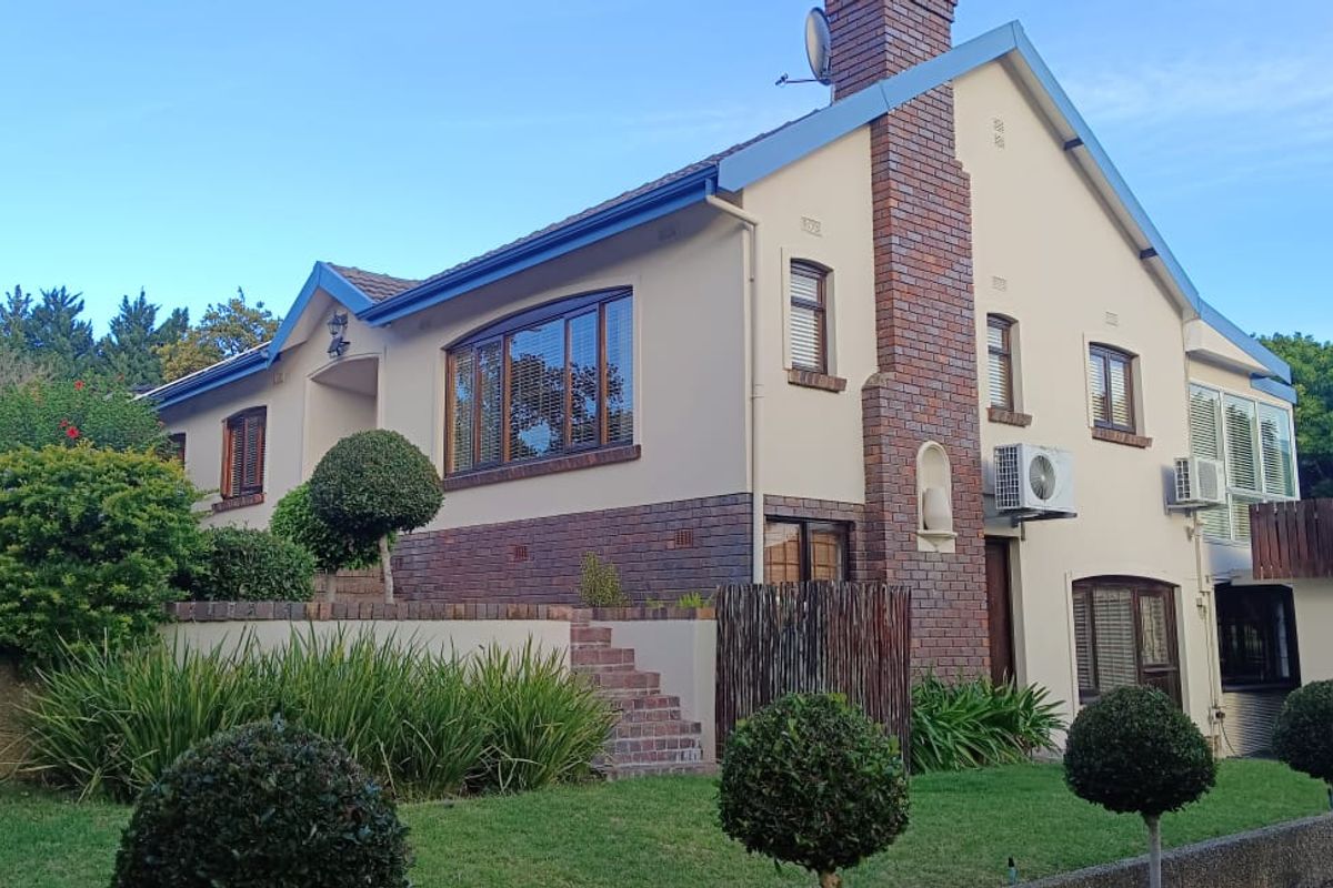 Space and solid foundations in prestigeous La Sandra - Photo 4