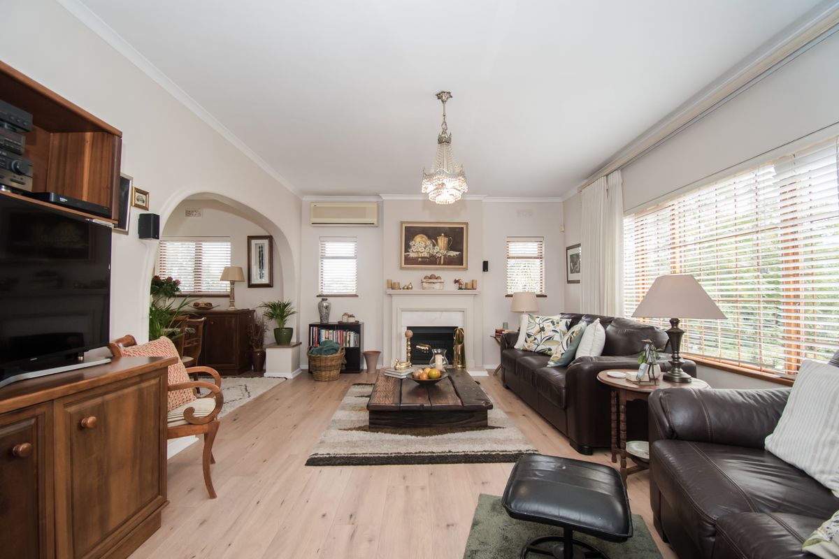 Space and solid foundations in prestigeous La Sandra - Photo 2