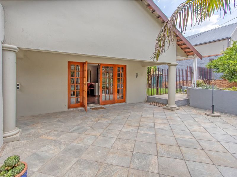 Space for Everyone! Family Home with Cottage and Excellent Security - Photo 8