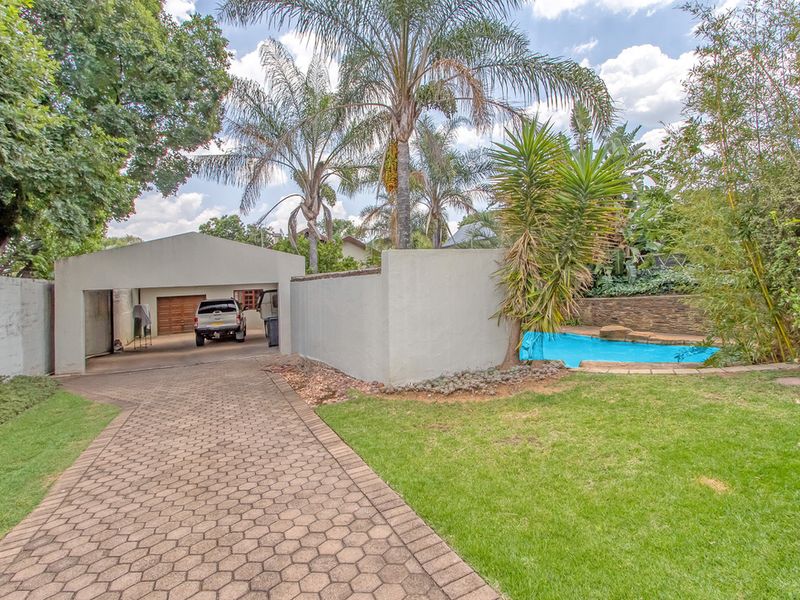 Space for Everyone! Family Home with Cottage and Excellent Security - Photo 6