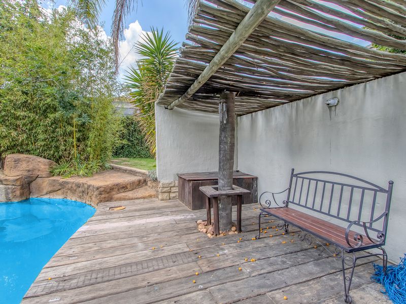 Space for Everyone! Family Home with Cottage and Excellent Security - Photo 7