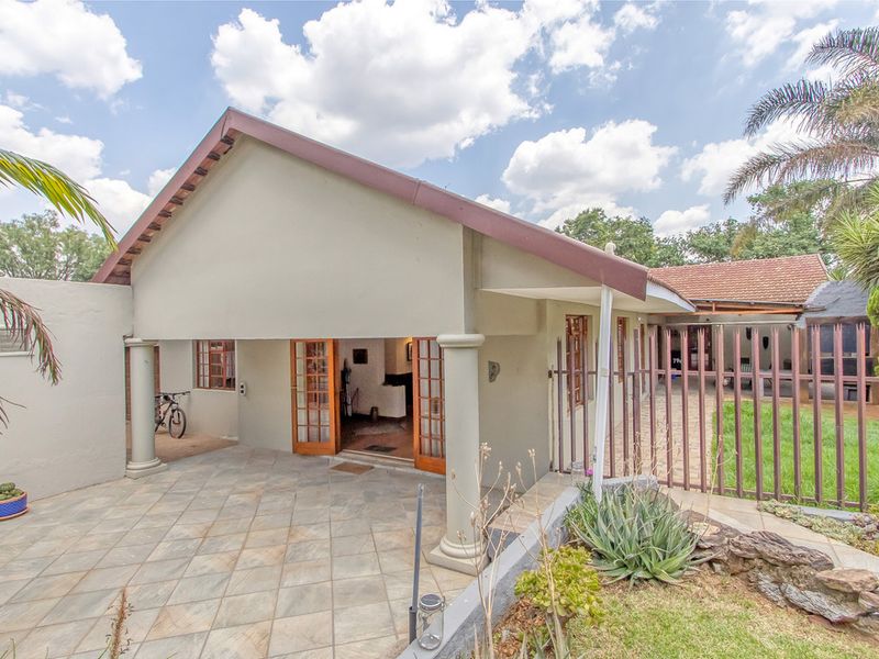 Space for Everyone! Family Home with Cottage and Excellent Security - Photo 2