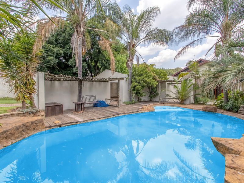 Space for Everyone! Family Home with Cottage and Excellent Security - Photo 4