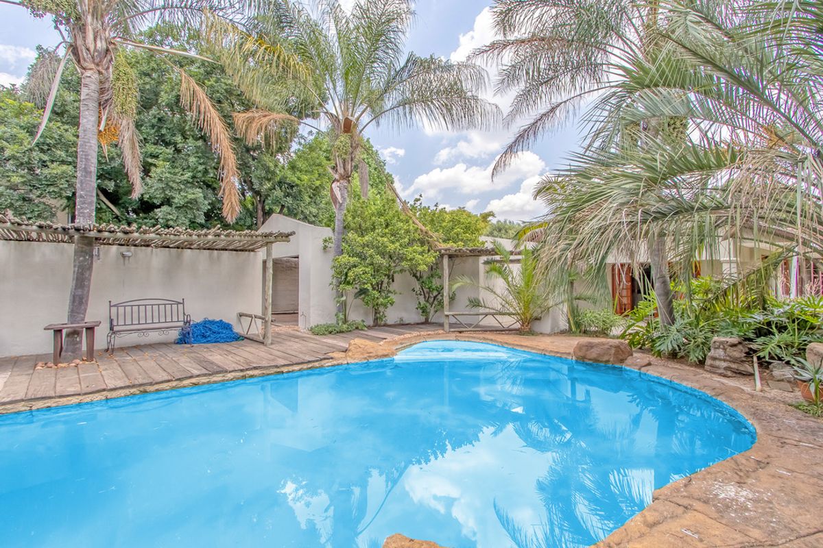 Space for Everyone! Family Home with Cottage and Excellent Security - Photo 5