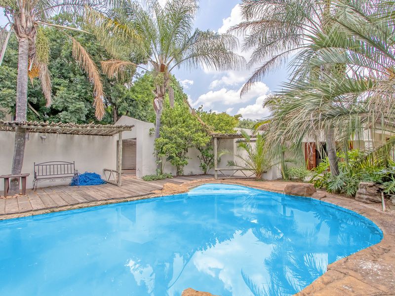 Space for Everyone! Family Home with Cottage and Excellent Security - Photo 5