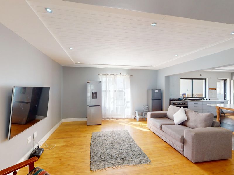 Spectacular 7.8ha off-grid farm with Guesthouse & Function Venue - Paarl! - Photo 8