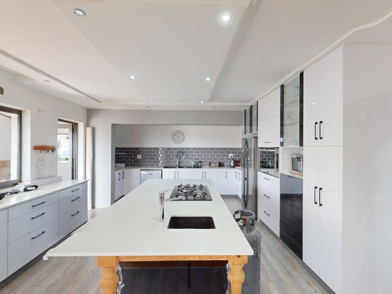 Spectacular 7.8ha off-grid farm with Guesthouse & Function Venue - Paarl! - Photo 6